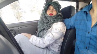 Beautiful Indian Hijabi Girl Sucking Boyfriend Dick in Car Hindi Talking