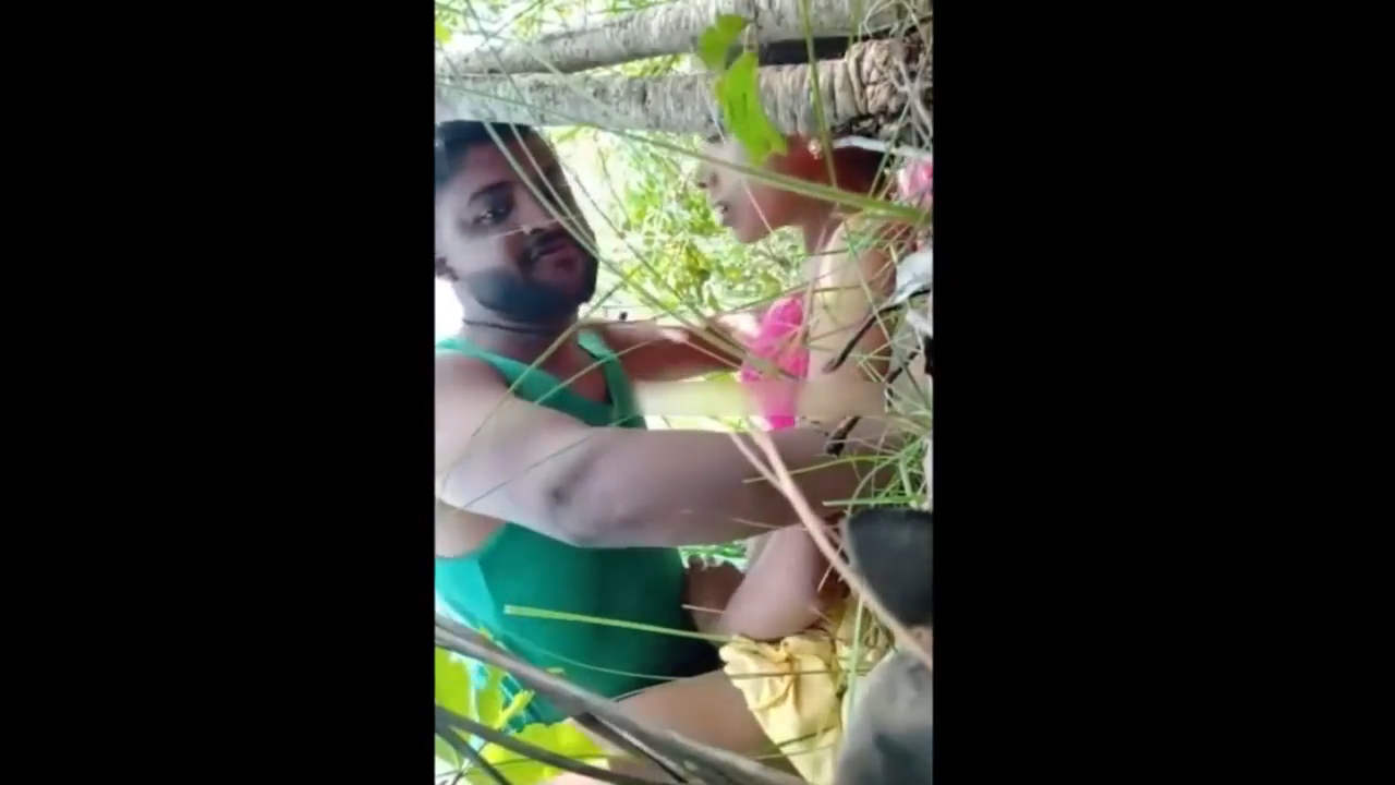 Bhabhi ki chudai khet me karta huye devar khule me maje