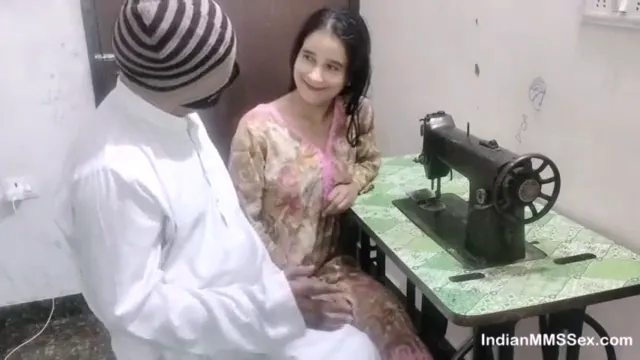 choti bachi ko kapde silte wakt peel diya