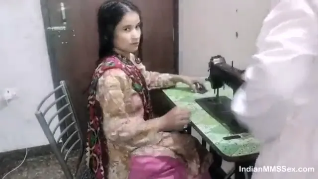 choti bachi ko kapde silte wakt peel diya