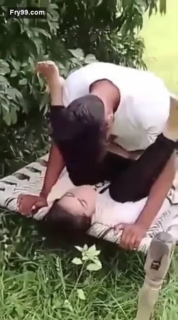 gaao ke bagiche mai charpai pe choda tight chuud